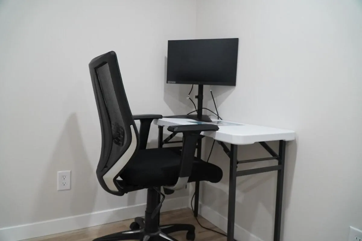 Upscale Haven Apartment Winnipeg 0*,